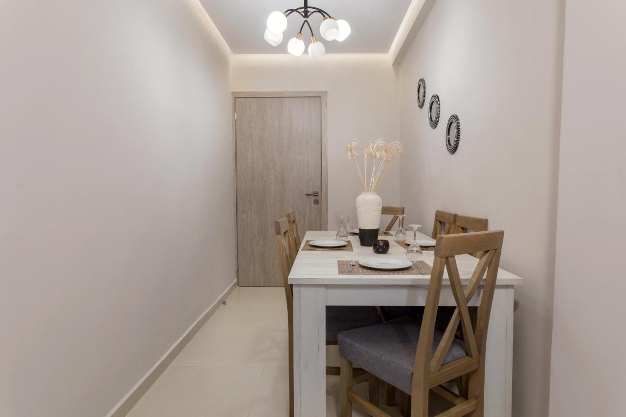 Evia's - New In Town! Apartment
