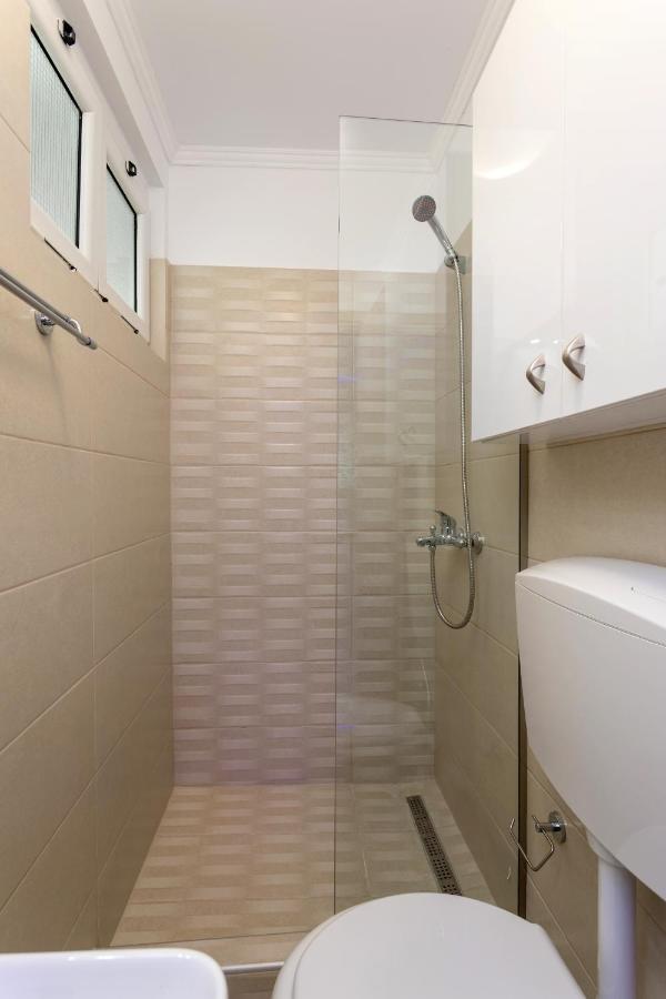 Evia's - New In Town! Apartment *