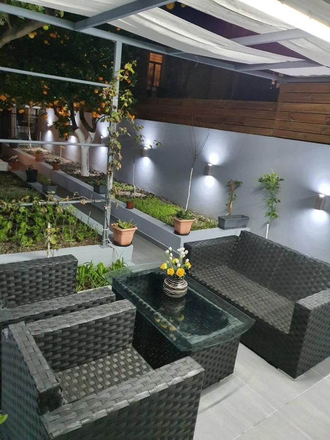 Evia's - New In Town! Apartment *