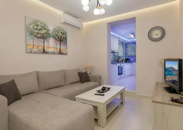 Evia\'S Apartment - New Apartment In Town!