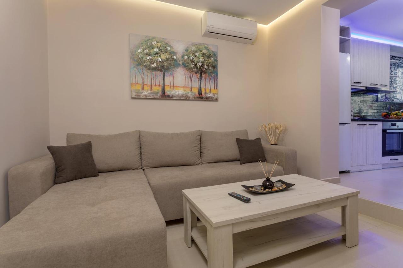 Apartment Evia's - New In Town!